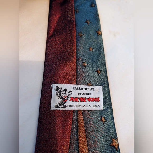 Vintage Mickey Mouse tie$79 $108 Details:100% Polyester Made in 1980s (80s) - Picture 3 of 3